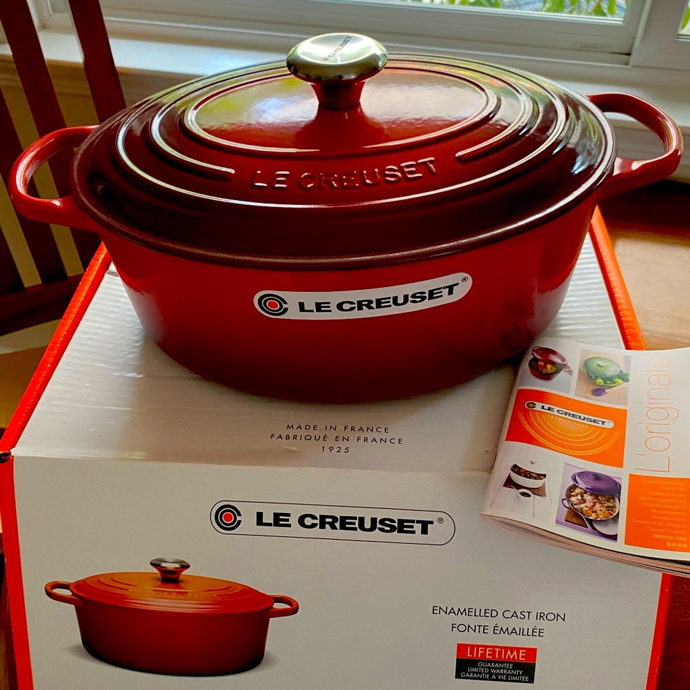 BRAND NEW WITH BOX LE CREUSET LARGE DUTCH OVEN